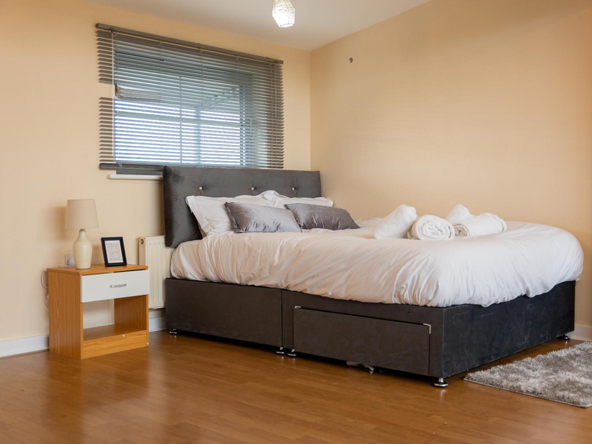 Luxury 2 Bed Apartment - Near Heathrow, Legoland, Windsor Slough Luaran gambar