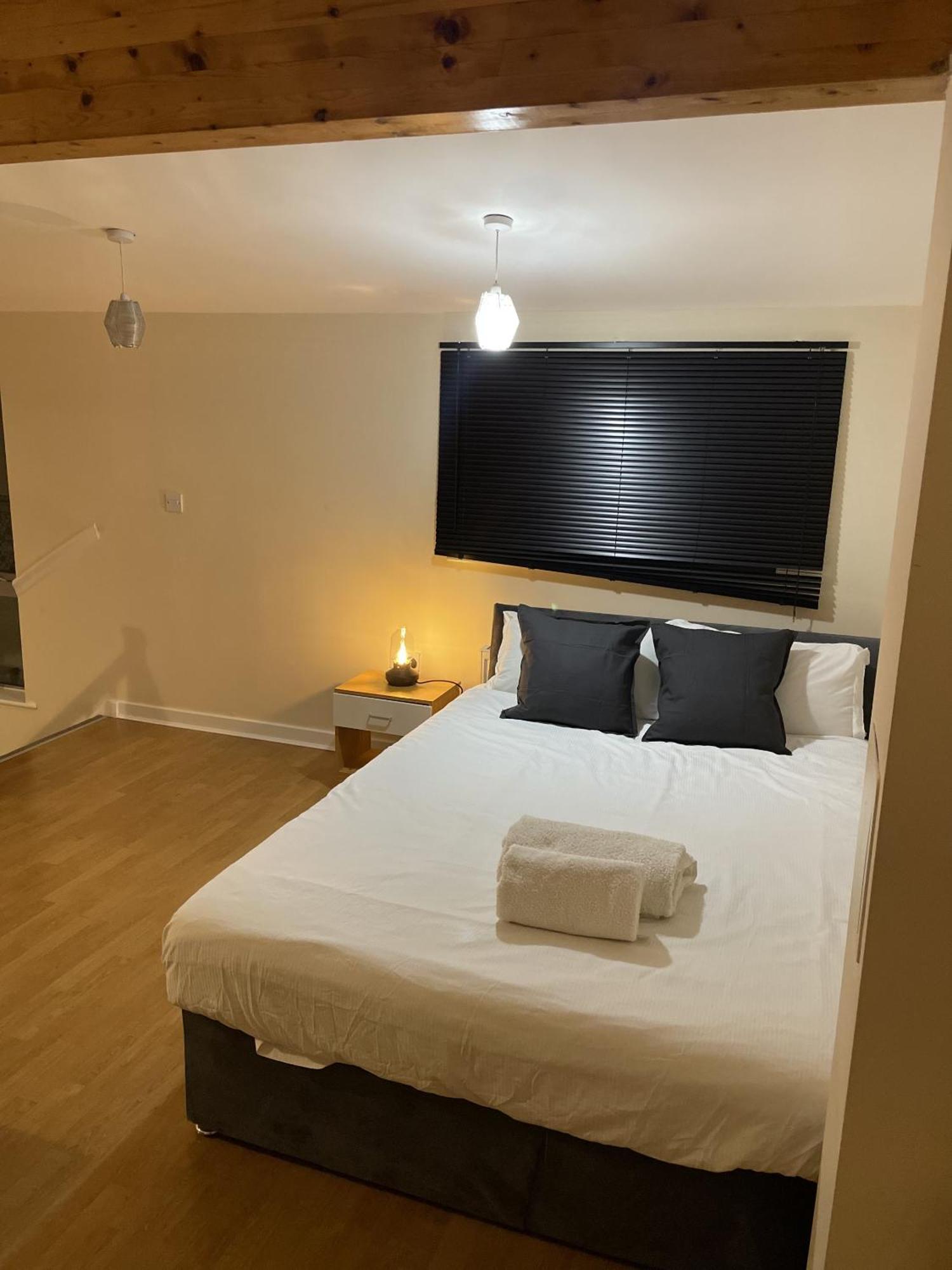 Luxury 2 Bed Apartment - Near Heathrow, Legoland, Windsor Slough Luaran gambar
